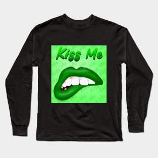 Kiss me green Long Sleeve T-Shirt